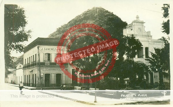 México Fotográfico. ca 1940s. Chapala plaza and ex-presidencia.