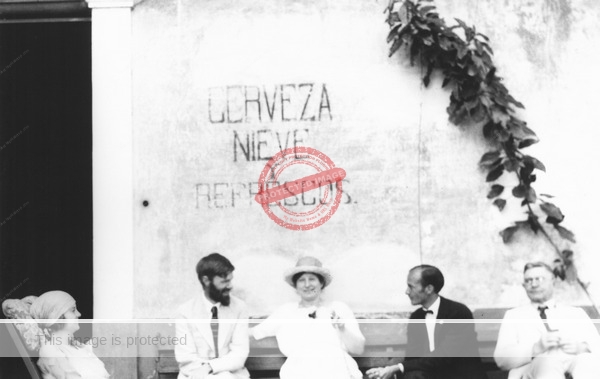 Idella Purnell, D.H. Lawrence, Frieda Lawrence, Willard Johnson, Dr George E. Purnell (left to right) at a cantina in Chapala, 1923. Photo: Witter Bynner.