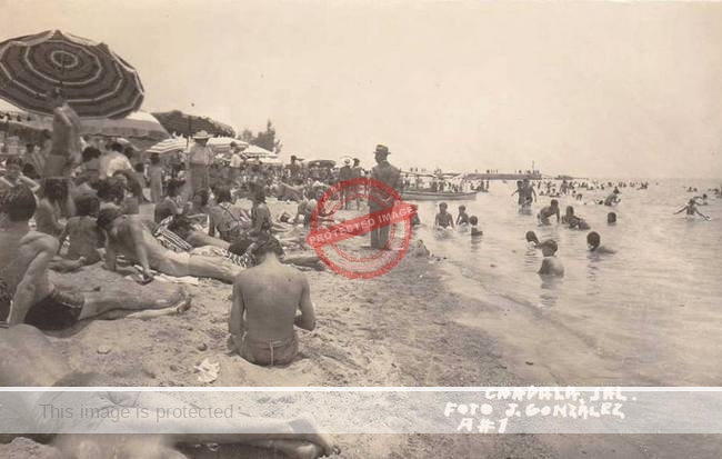 Jesús González. c 1938? #A-1 - crowded beach.