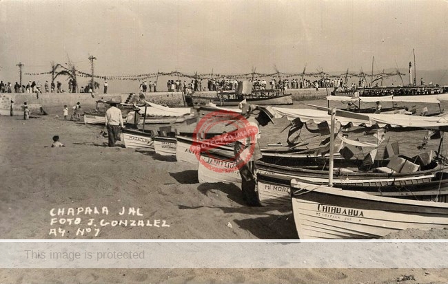 Jesús González. c 1960? Boats on the beach.