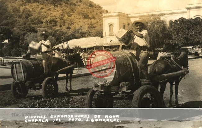 Jesús González. c 1940? Water supply from the lake via 'pipones.'