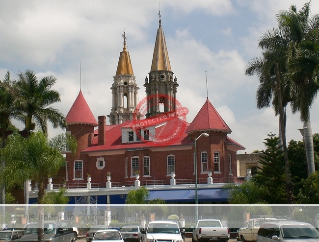 Casa Braniff (with church behind). Photo: Tony Burton, 2007.