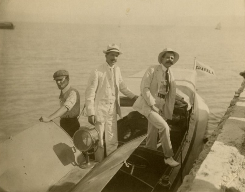 H. J. Gutiérrez/ 1908. Lorenzo Elizaga and Manuel Cuesta Gallardo en bote de MCG. El Tiempo Ilustrado, 26 April 1908.